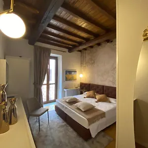 https://rhonas-rooms.it-romehotels.com